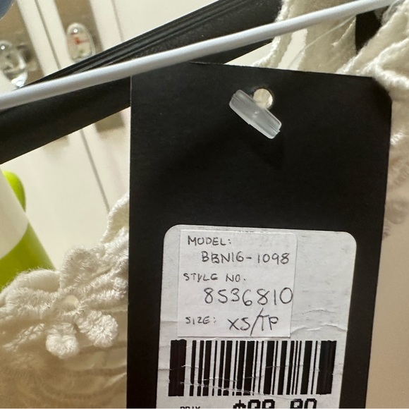 Beautiful white Bedo dress perfect for elegant affair or bride to be! - Picture 6 of 6